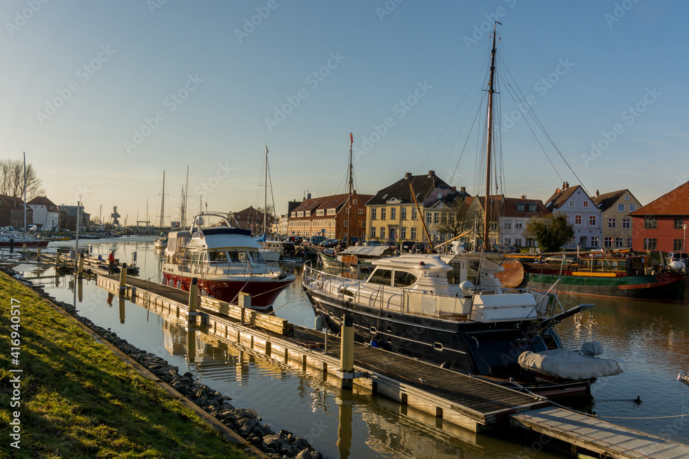 Hafen bei Sonnenuntergang