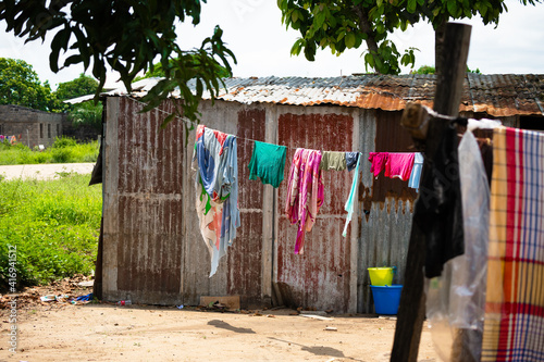 Maison en tôle à Ngoyo-La-Plaine