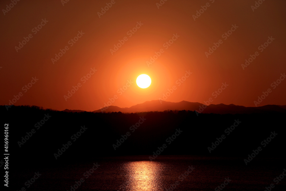 狭山湖に沈む夕陽