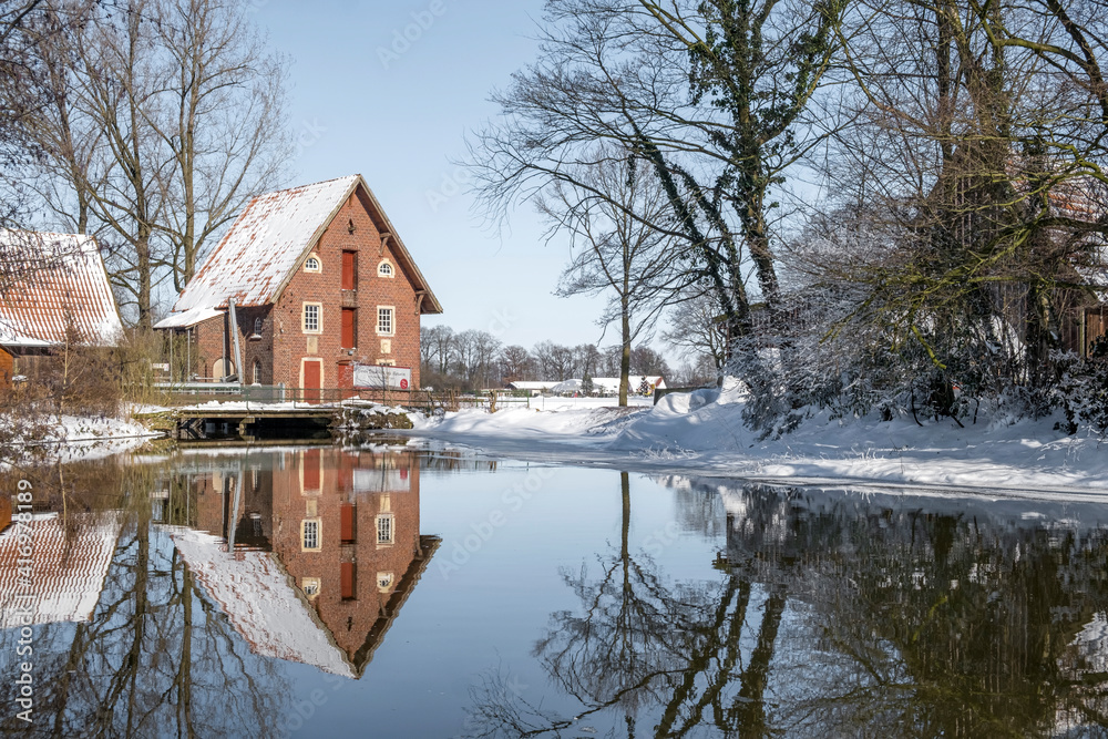 Fototapeta premium Düstermühle, Winter, Schnee
