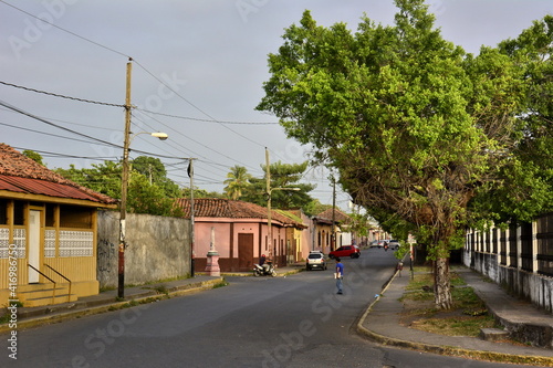 Paisajes y detalles de la ciudad colonial de León, en el noroeste de Nicaragua