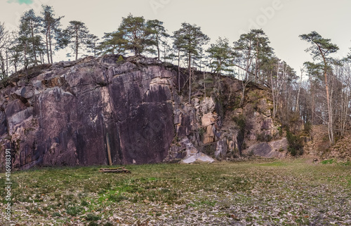 Tableau sur toile Aubazine (Corrèze, France) - Puy de Pauliac - Vue panoramique de l'ancien carriè