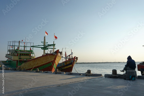 Memancing di pelabuhan / fishing in the harbor 8 photo