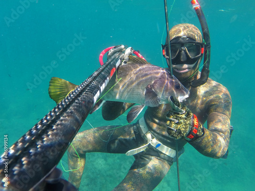 Canvas Print spearfishing in sea