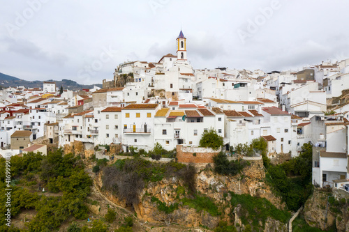 vista del municipio de Yunquera en la comarca del parque nacional sierra de las Nieves, Andalucía