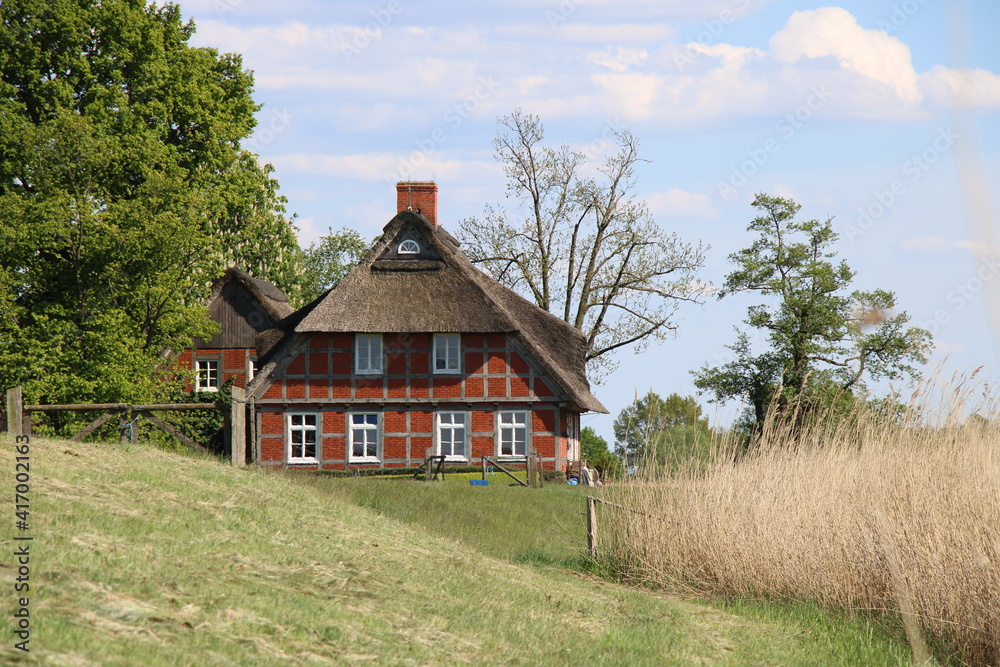 Country houses in the Blockland in Lower Saxony (Germany) / Landhäuser im niedersächsischen Blockland Country houses in the Blockland in Lower Saxony (Germany) / Landhäuser im niedersächsischen Blockland