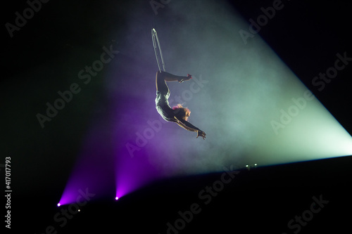 performances of artists under the dome of the circus photo