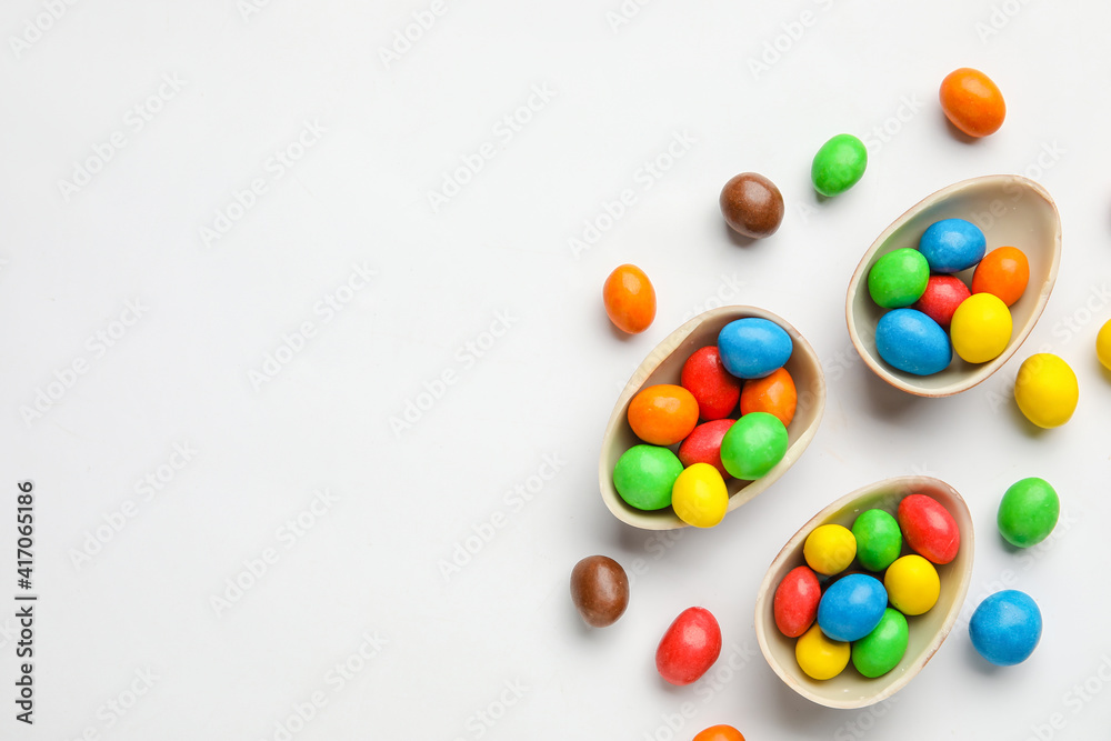 Obraz premium Chocolate Easter eggs on white background