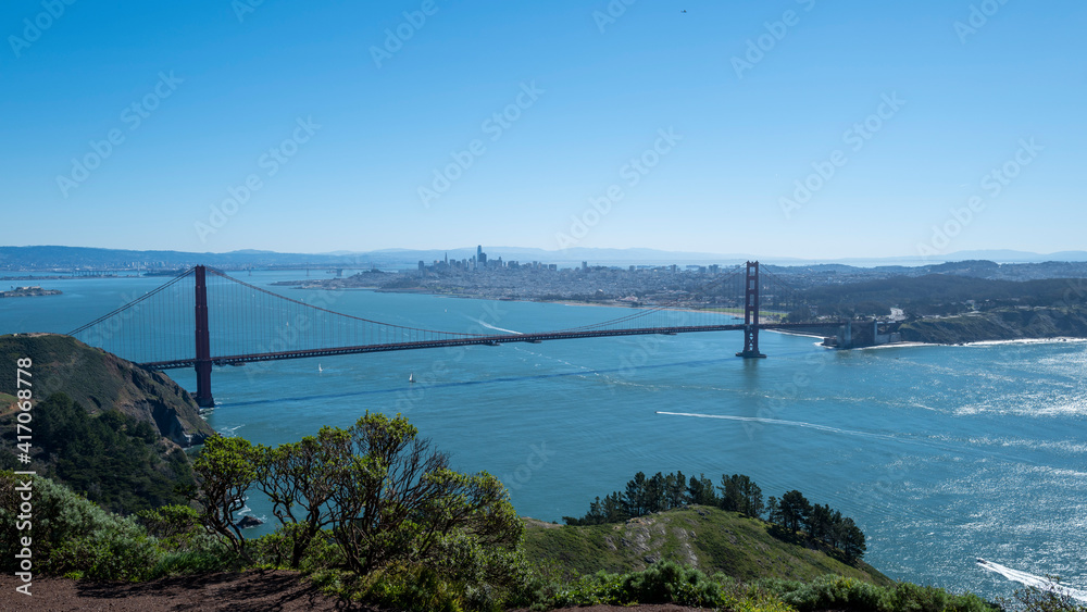 golden gate bridge and skyline of San Francisco in a clearly sunny day