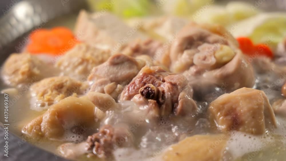 鶏の水炊き Mizusaki (Japanese chicken hot pot) 鶏の水炊き Mizusaki (Japanese chicken hot pot)