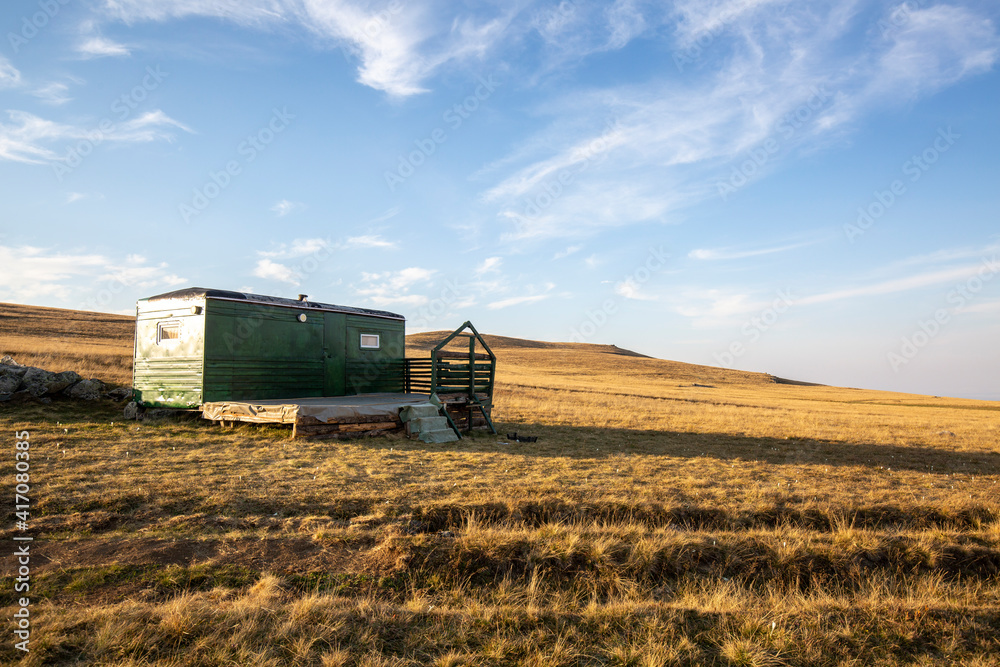 Fototapeta premium green caravan house in nature