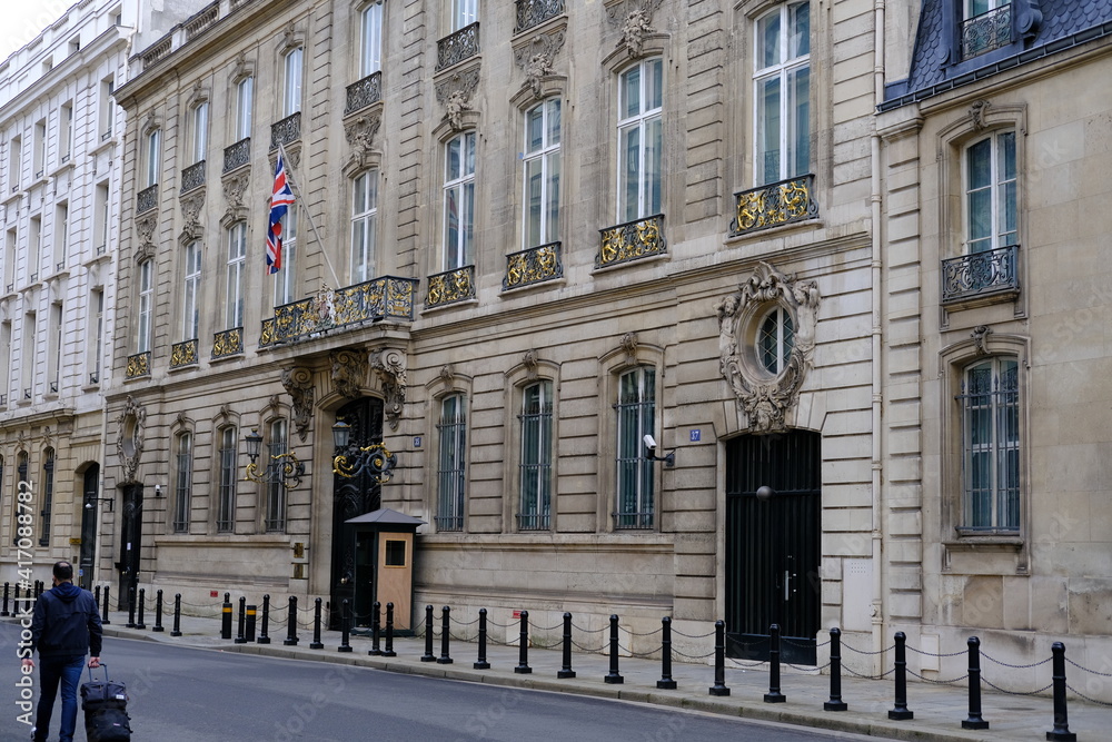 Naklejka premium The embassy of the United Kingdom in Paris. february 2021