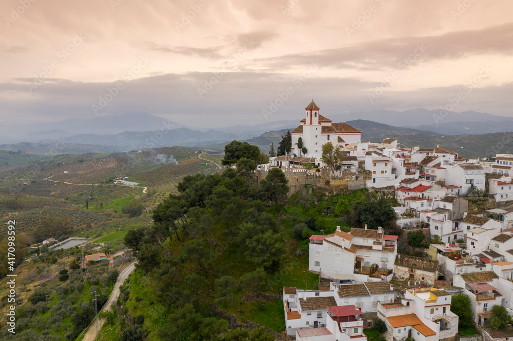 vista del municipio de Alozaina en la comarca del parque nacional sierra de las Nieves, Andalucía