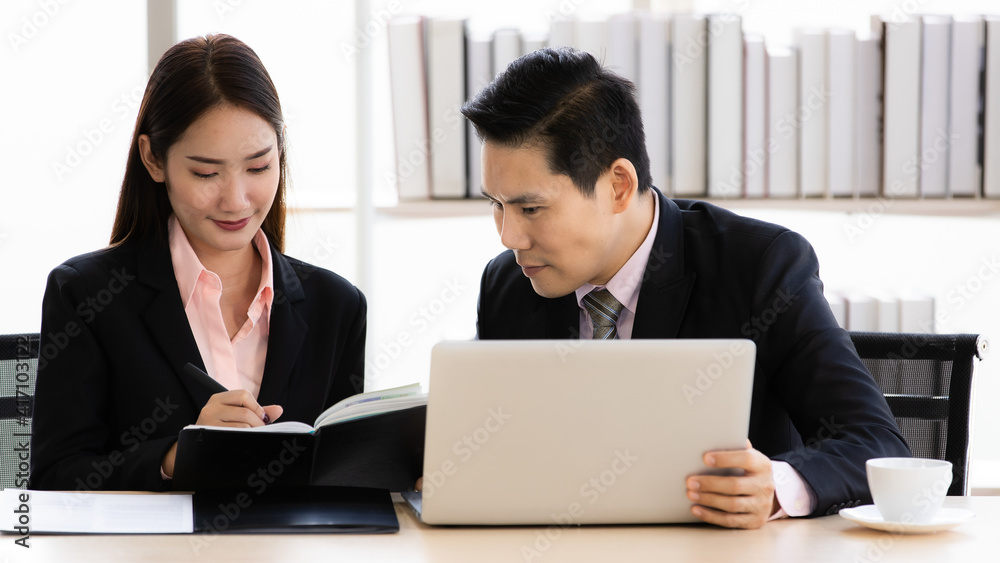 Beautiful black long hair Asian woman sitting and talking with businessman