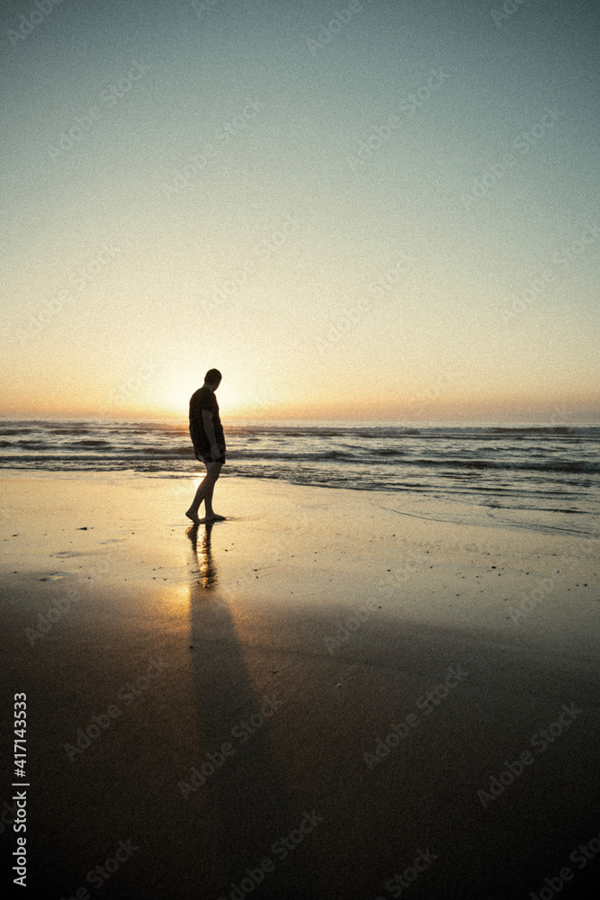 Naklejka premium walking on the beach