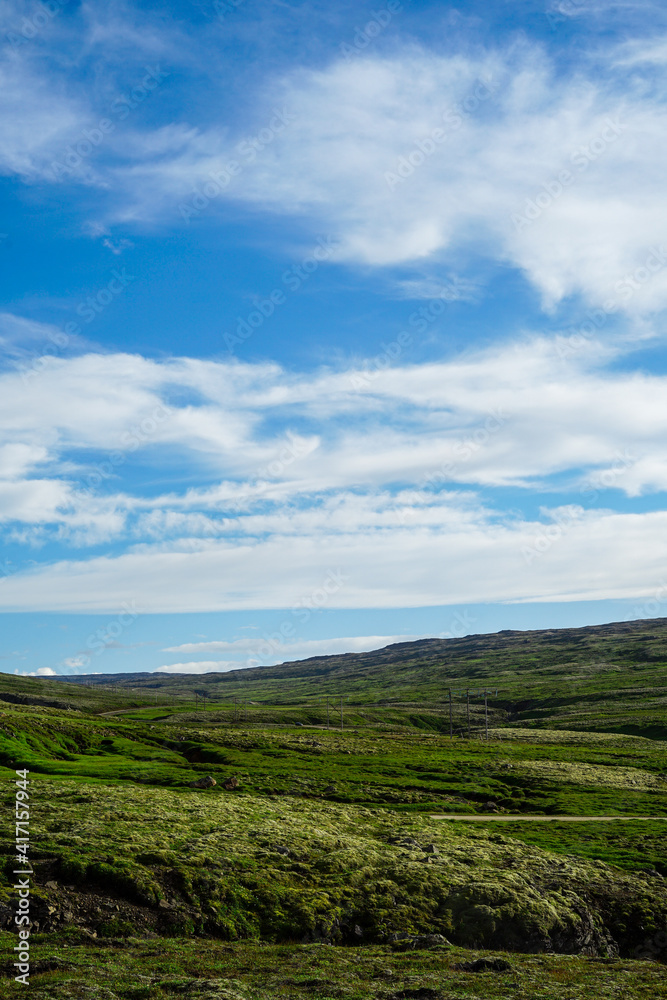 【アイスランド】綺麗な雲と大空と緑が広がる大草原