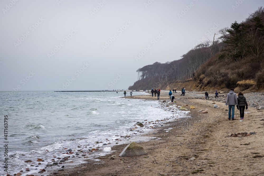 Spazierggänger an der Ostseeküste Spazierggänger an der Ostseeküste