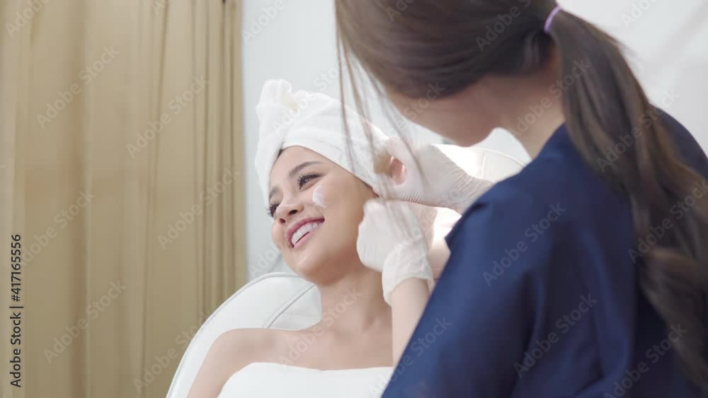 Beauty clinic doctor or nurse and carefully touch a customer woman face who lie on bed and cover hair. Business concept of beauty clinic service for beauty of skin and body. Footage B roll 4k. Beauty clinic doctor or nurse and carefully touch a customer woman face who lie on bed and cover hair. Business concept of beauty clinic service for beauty of skin and body. Footage B roll 4k.