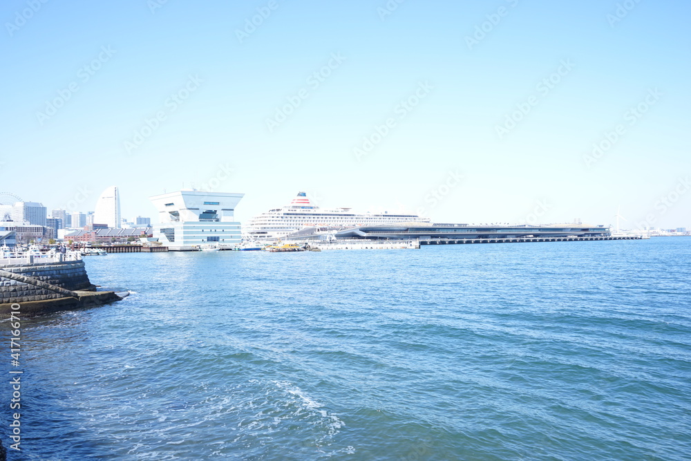 Yokohama City landscape from Yamashita Park in Yokohama, Japan, Osanbashi Yokohama Pier - 山下公園からの眺望 横浜港 大桟橋 横浜 日本	