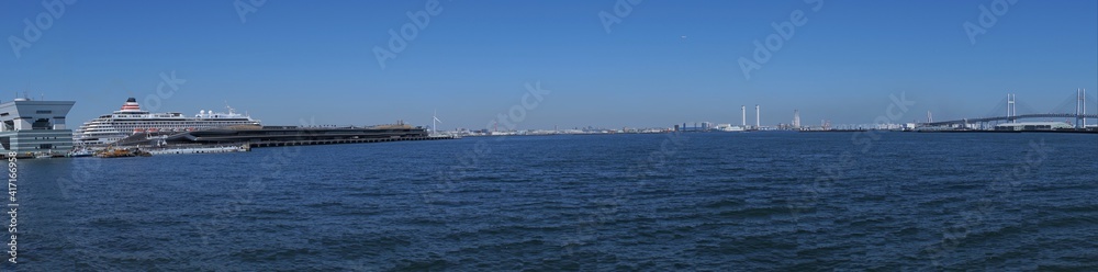 Panoramic View from Yamashita Park in Yokohama, Japan, Bay bridge and Osanbashi Yokohama Pier - 山下公園からの眺望 ベイブリッジ 横浜港大桟橋 横浜 日本
