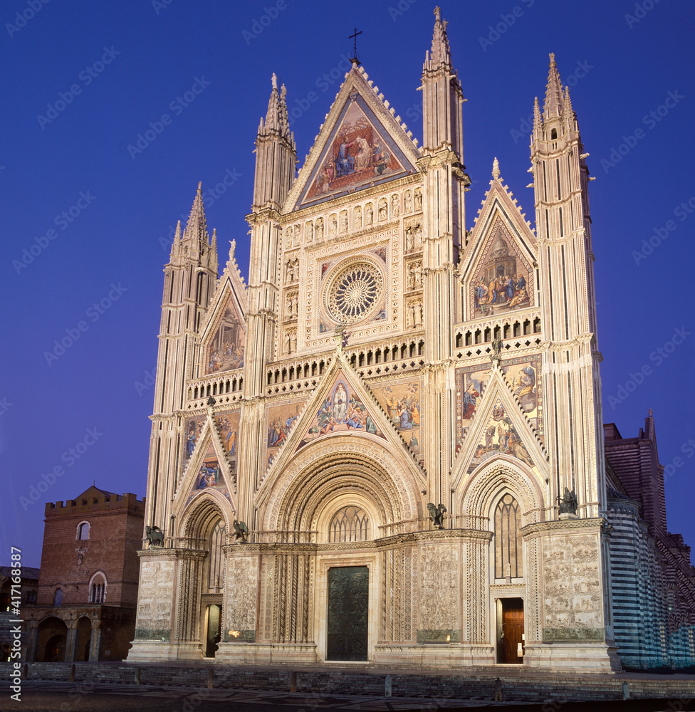 Orvieto. Facciata del Duomo. Basilica Cattedrale di Santa Maria Assunta. Capolavoro dell'architettura gotica dell'Italia Centrale.