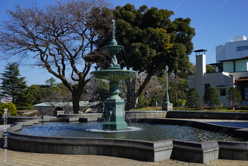 港の見える丘公園 横浜 日本 - Fountain at Observatory of Harbor Viewing Park in Yokohama, Japan. 