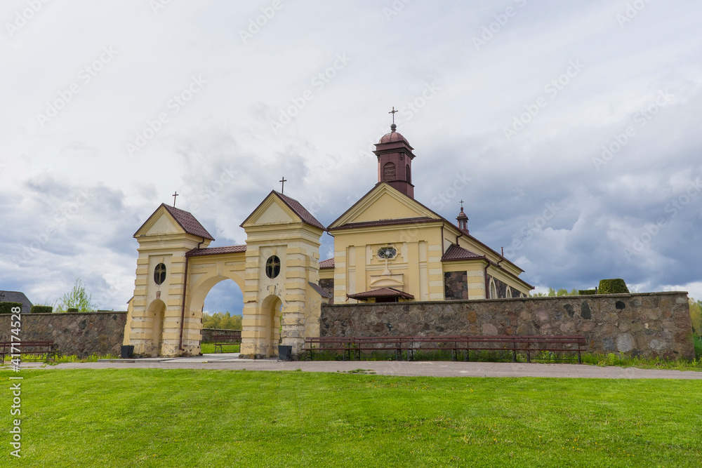 Fototapeta premium Church of the Assumption of the Virgin Mary in Konstantinovo, Belarus