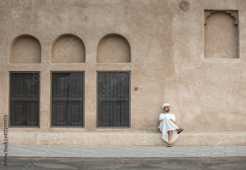 arab man in traditional clothing in old Dubai