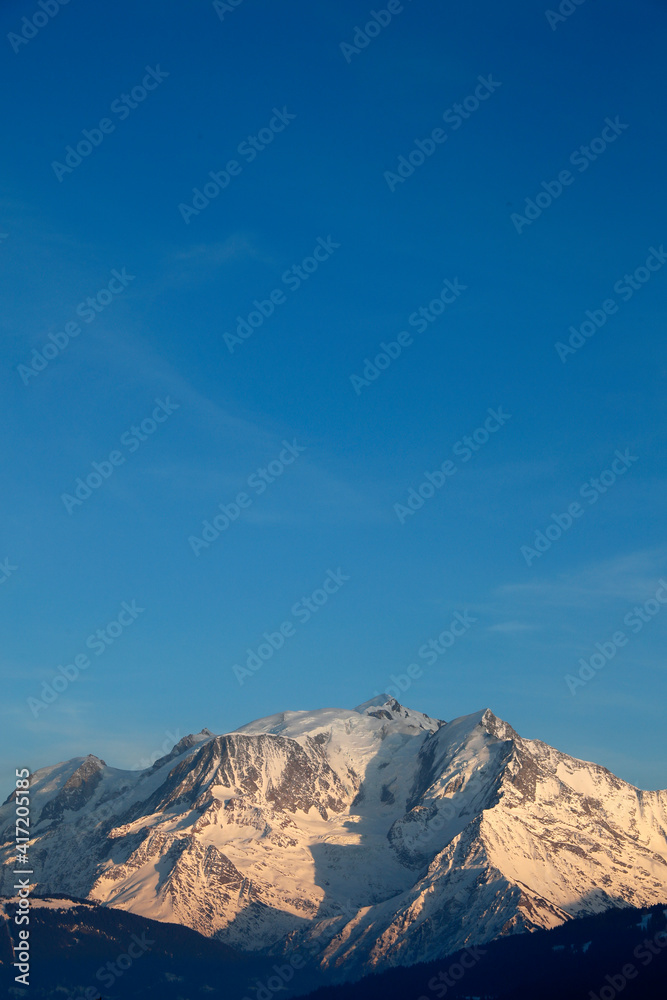 Massif du Mont-Blanc. Le Mont-Blanc plus haut sommet d'Europe 4810. France.  07.06.2018