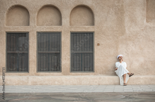 arab man in traditional clothing in old Dubai