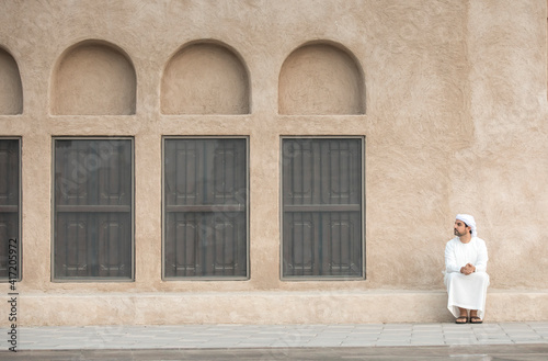 arab man in traditional clothing in old Dubai