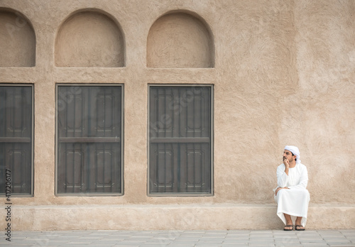 arab man in traditional clothing in old Dubai