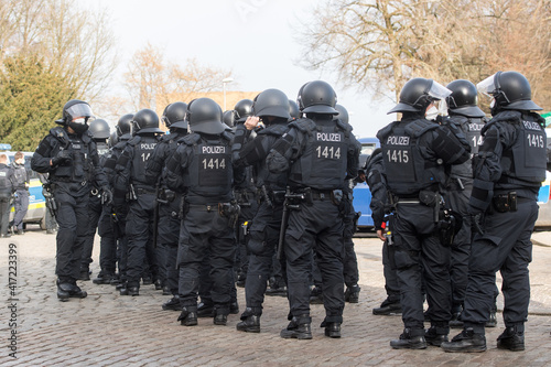 Polizisten einer Hundertschaft