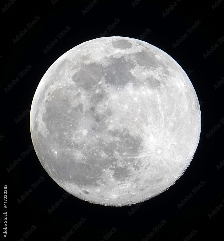 Obraz premium full moon over black