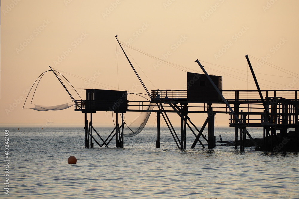 Pornic, pêcheries en bois de la côte Atlantique, coucher de soleil