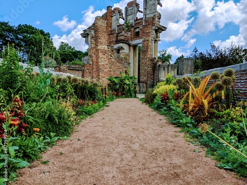 garden of ruins