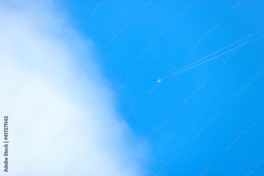 青い空に白い雲 青い空に白い雲