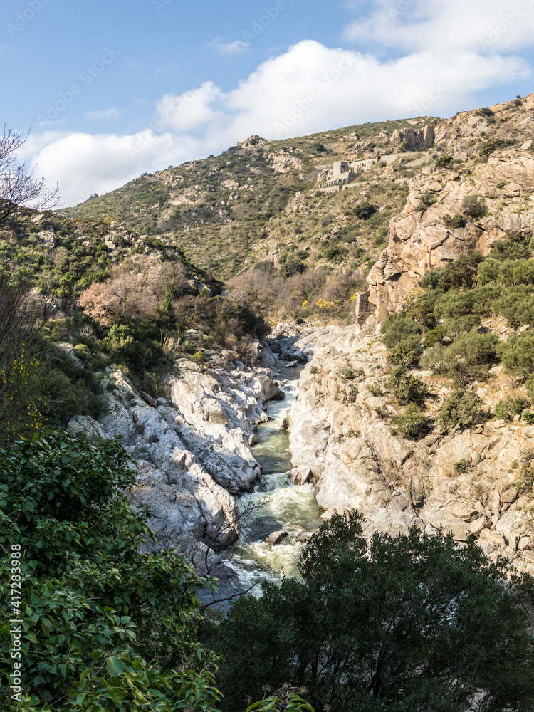 Rodès, les gorges de la guillera (Pyrénées orientales)