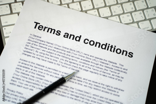 Cuadro en lienzo Terms and conditions businessman reviewing  terms and conditions of agreement of
