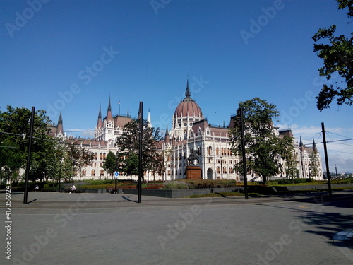 Fototapeta Naklejka Na Ścianę i Meble -  hungarian parliament building on a sunny day. Beautiful urban scape of European city in the morning.
