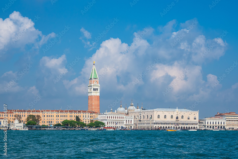 Blick auf historische Gebäude in Venedig, Italien Blick auf historische Gebäude in Venedig, Italien