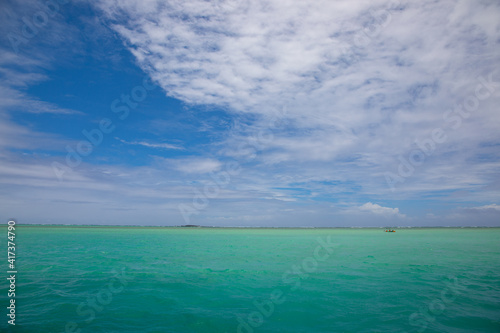 ハワイ エメラルドの海と青い空