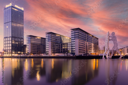 Canvas Print Molecule Man am Spreeufer Berlin mit Copyspace