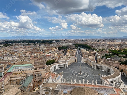  Vatikanstadt Petersdom in Rom Italien, Kirche, Papst, Kathedrale, Religion, Architektur, Kunst, Bauwerk, Alt, Monument, Kunst, Kirche, Bildhauerei, Bewölkter Himmel, Garten, Park, Aussicht von oben 