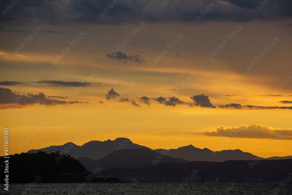 por do sol incrível na praia em Florianópolis por do sol incrível na praia em Florianópolis