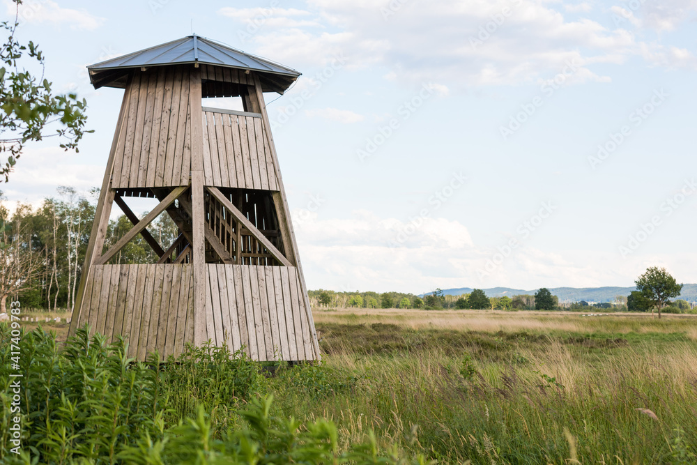 Aussichtsturm im Hiller Torfmoor, Gemeinde Hille, Norddeutschland Aussichtsturm im Hiller Torfmoor, Gemeinde Hille, Norddeutschland