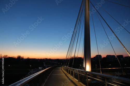 twilight - french-german footbridge - Strasbourg © Jonathan Stutz