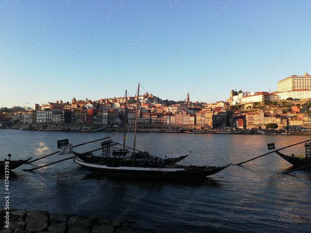 Fototapeta premium Atardecer de Invierno en Oporto, Portugal