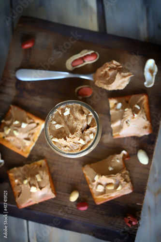 Fototapeta Naklejka Na Ścianę i Meble -  Peanut paste. Peanut butter crackers. Vegan breakfast. Healthy snack
