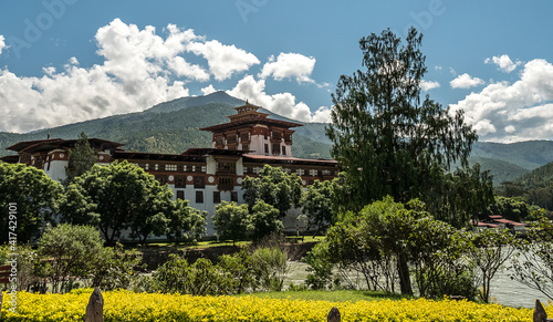 punakha dzong bhutan photo